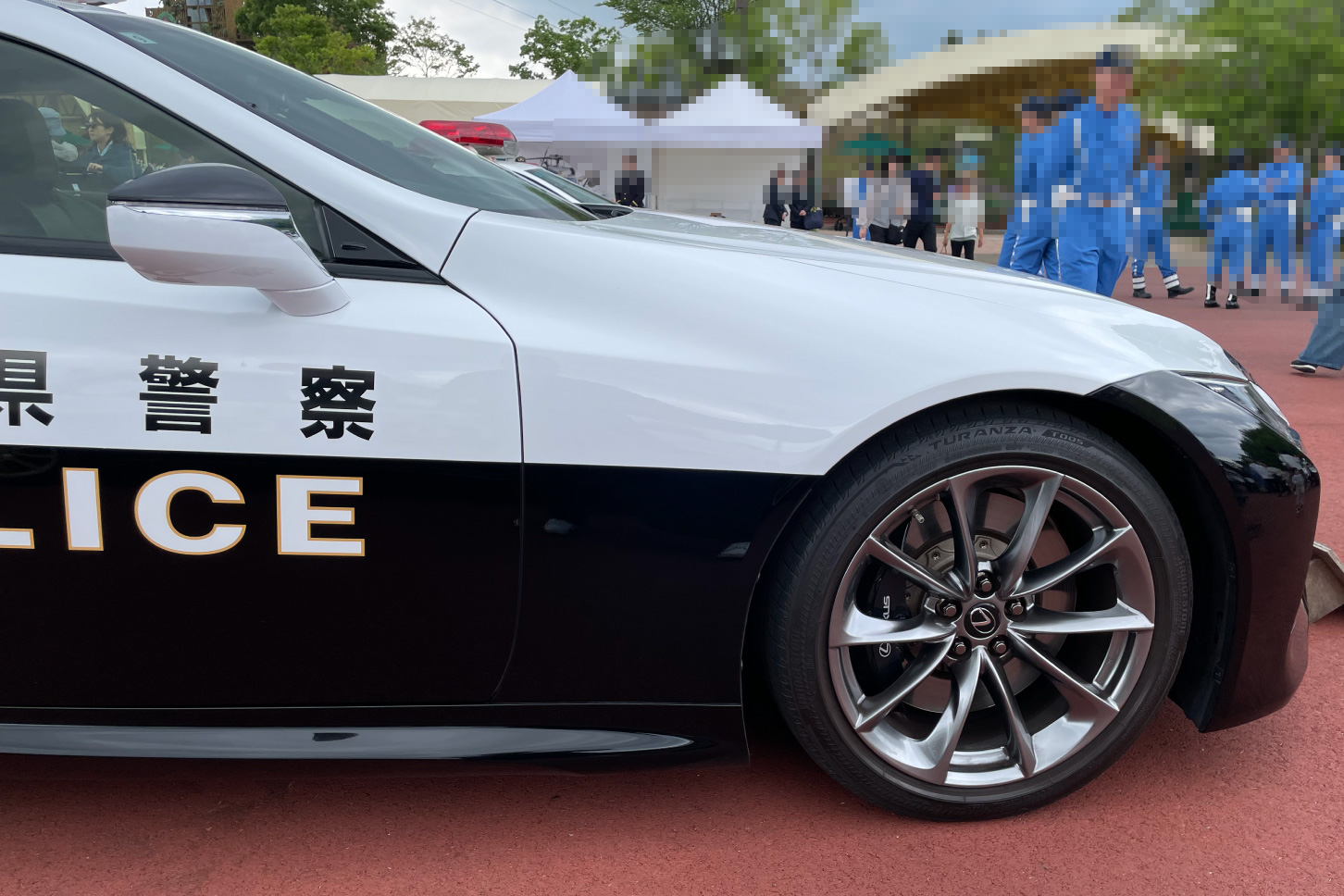 モビリティリゾートもてぎに展示された「レクサスLC500」パトカー。