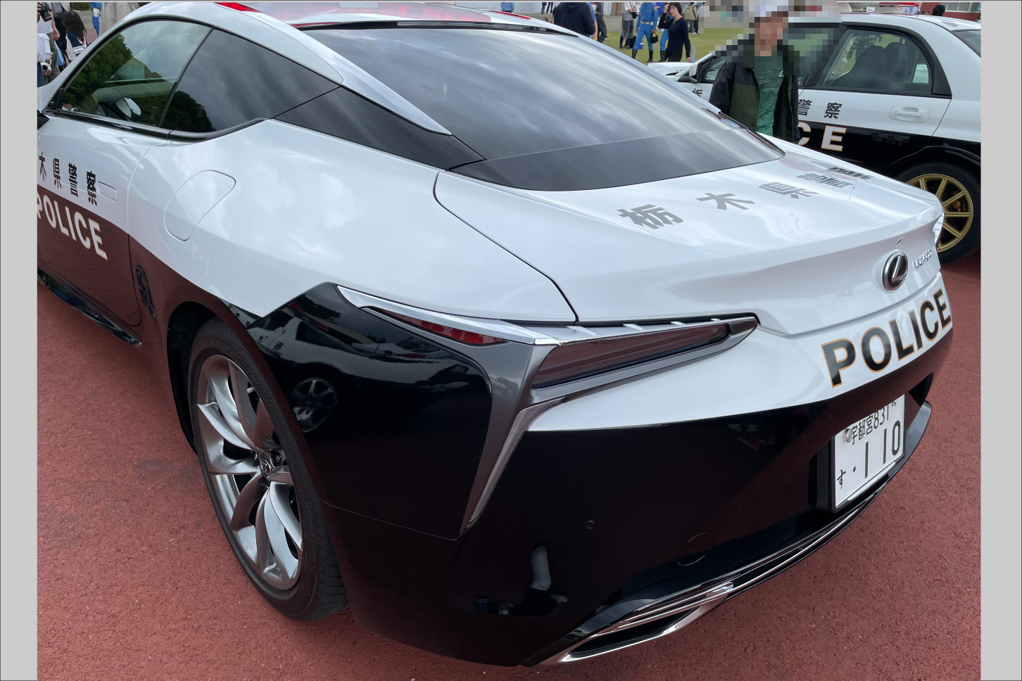 モビリティリゾートもてぎに展示された「レクサスLC500」パトカー。