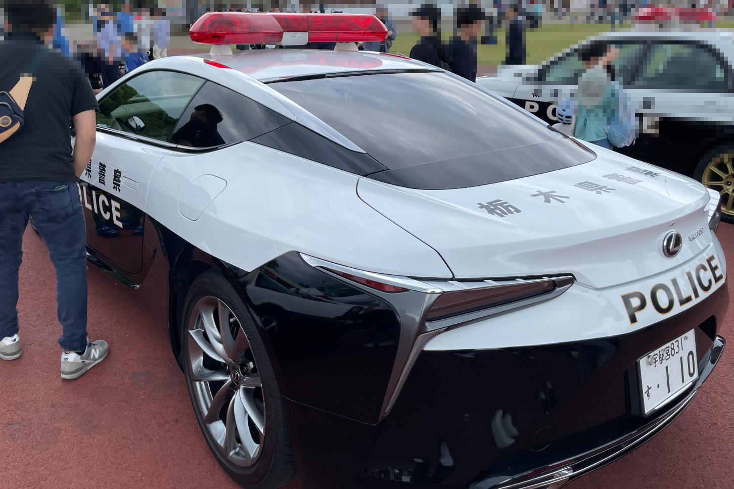 モビリティリゾートもてぎに展示された「レクサスLC500」パトカー。