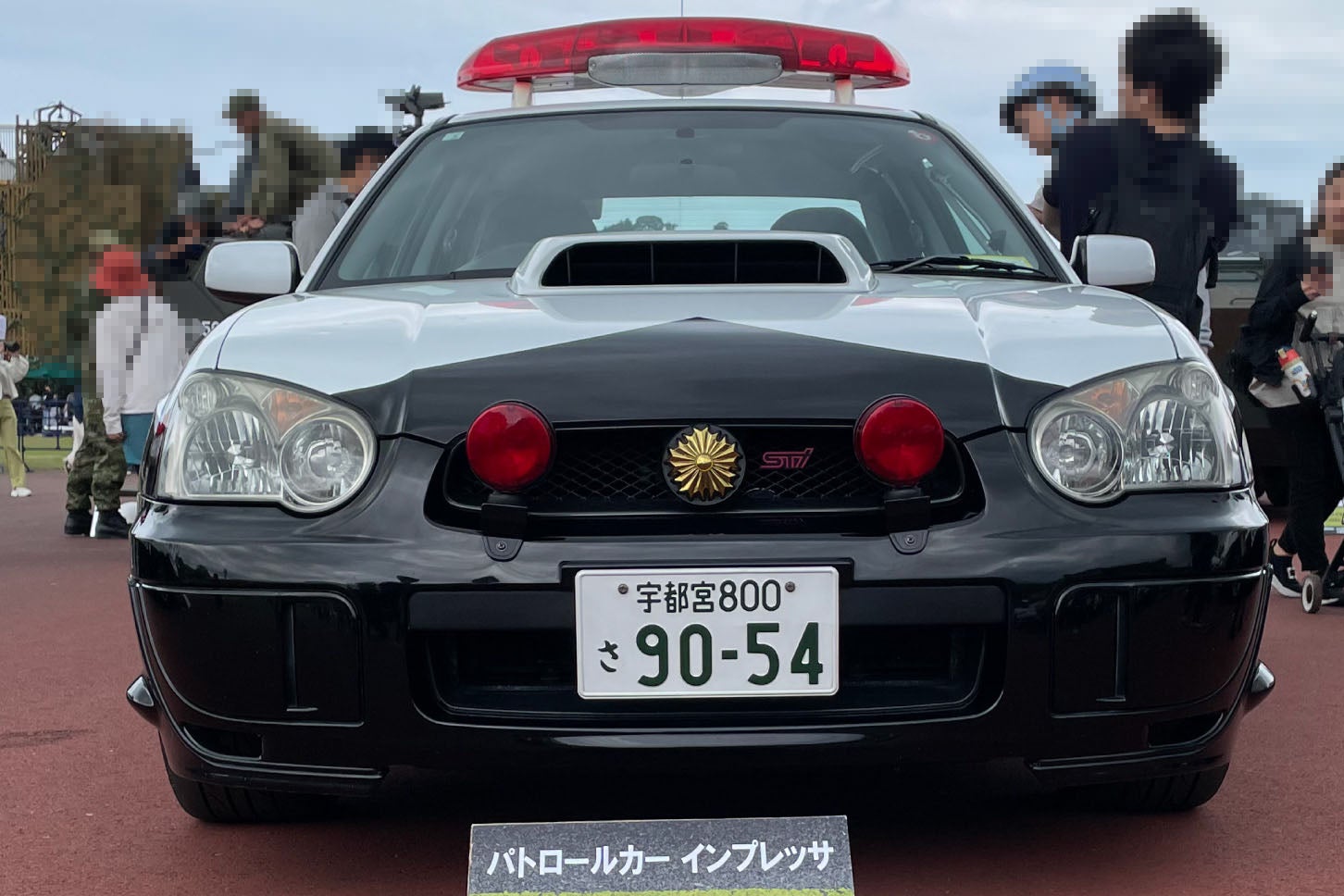 モビリティリゾートもてぎに展示された「インプレッサWRX STi」パトカー。