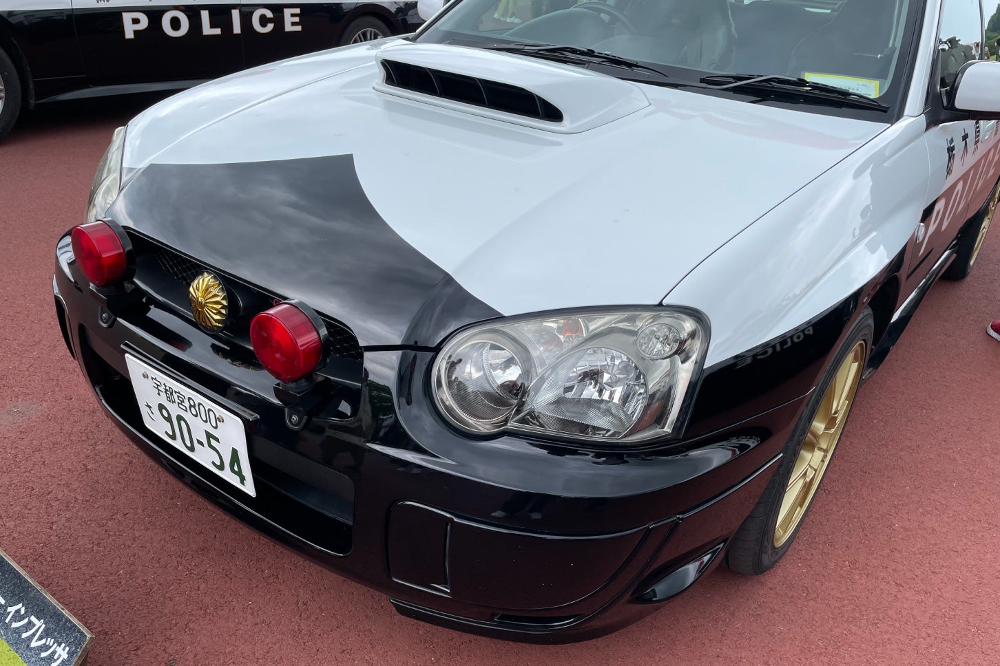 モビリティリゾートもてぎに展示された「インプレッサWRX STi」パトカー。