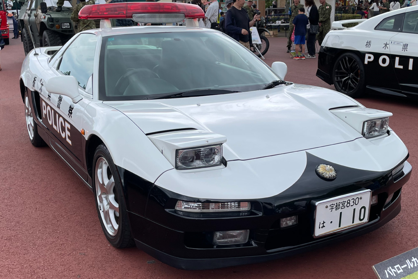 モビリティリゾートもてぎに展示された「ホンダ・NSX（NA2型）」のパトカー。