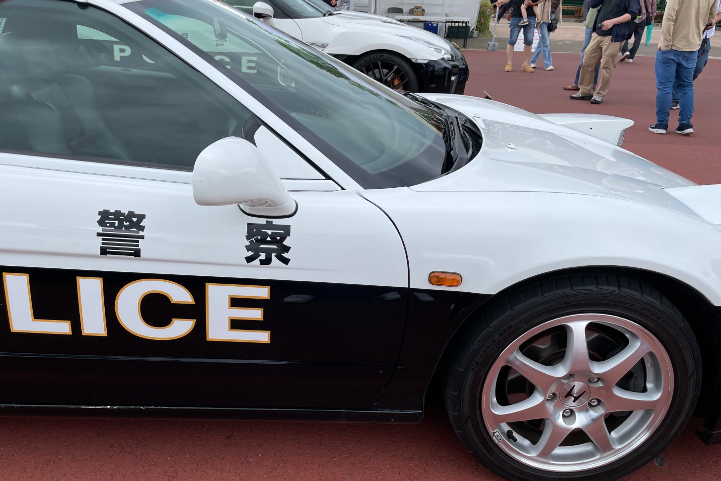 モビリティリゾートもてぎに展示された「ホンダ・NSX（NA2型）」のパトカー。