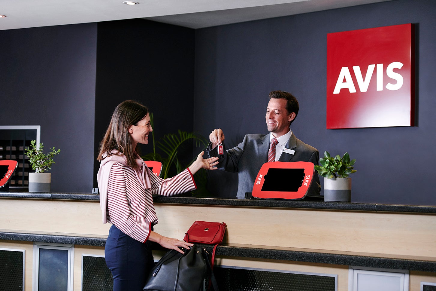 海外旅行の強い味方! AVIS(エイビス)のレンタカーがあれば、旅がもっと自由になる!