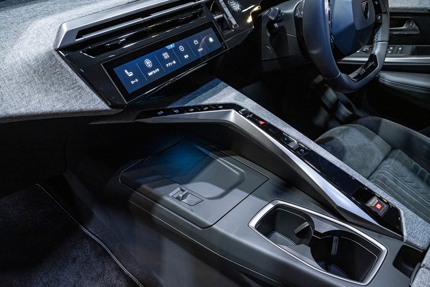 プジョー3008ハイブリッド｜Peugeot 3008 Hybrid