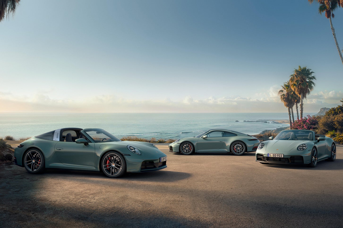 写真左から911タルガ4S、911カレラ4S、911カレラ4Sカブリオレ