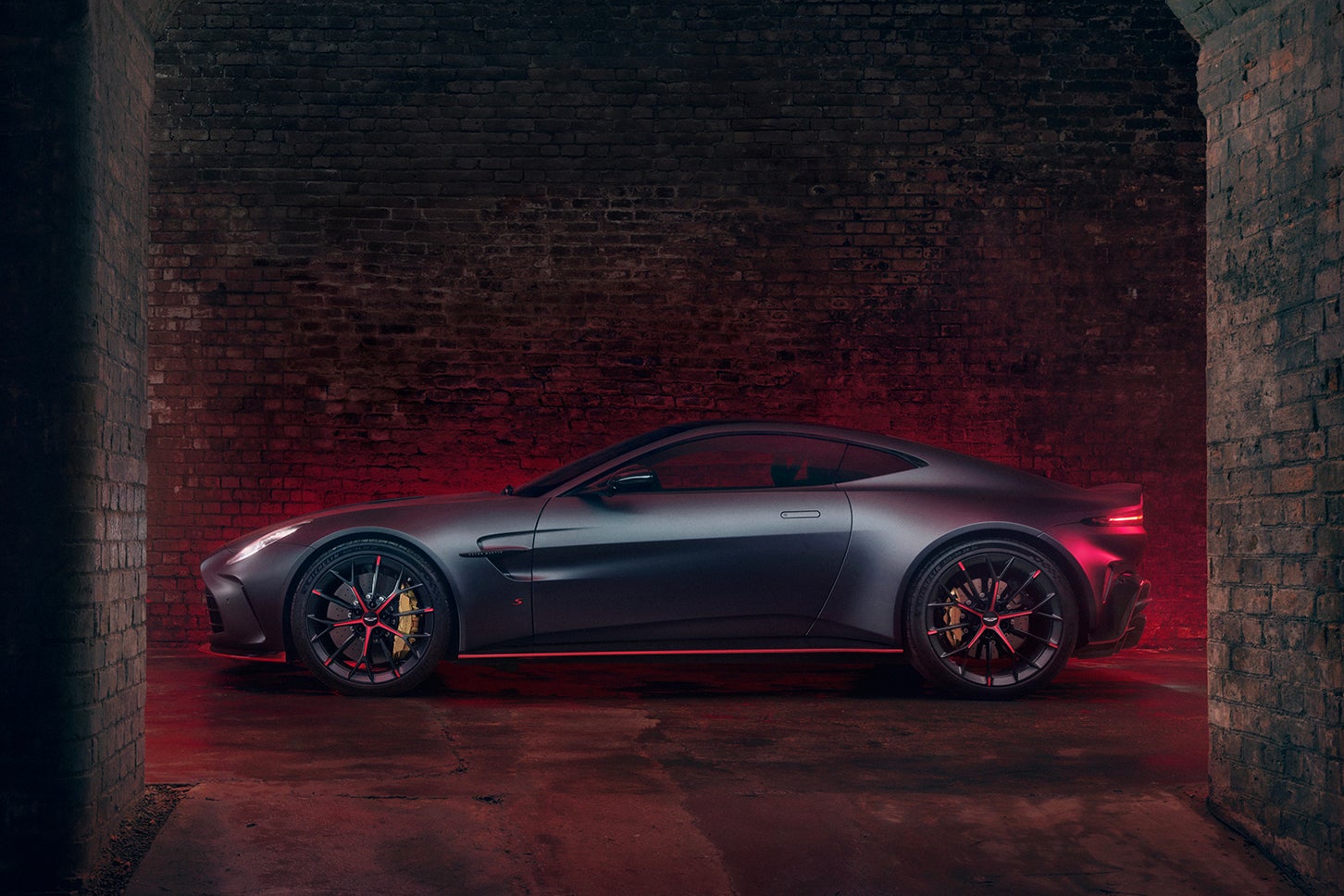 アストンマーティン・ヴァンテージS｜Aston Martin Vantage S