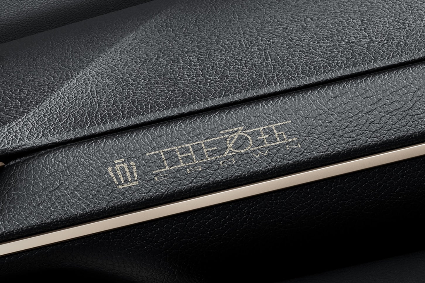 トヨタ・クラウン スポーツ“THE 70th”｜専用レーザー加飾（THE 70thロゴ入り／インストルメントパネル）