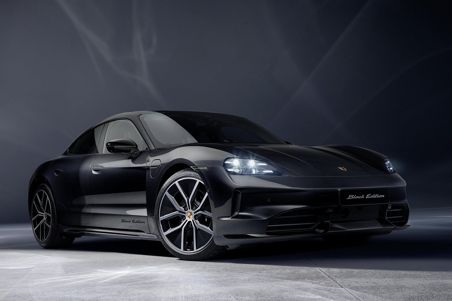ポルシェ・タイカン4Sブラックエディション｜Porsche Taycan 4S Black Edition