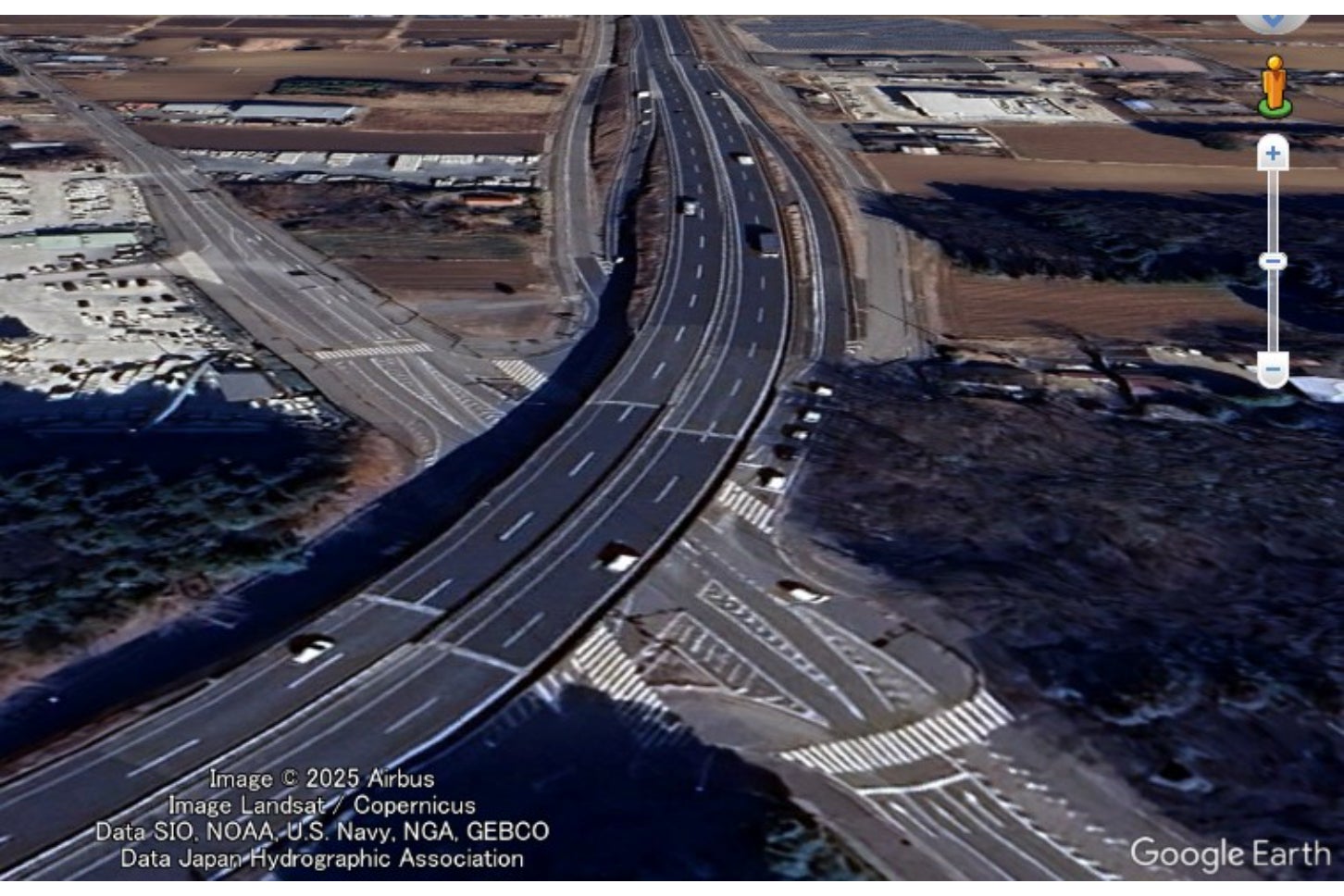 真岡市内で立体化された国道408号。