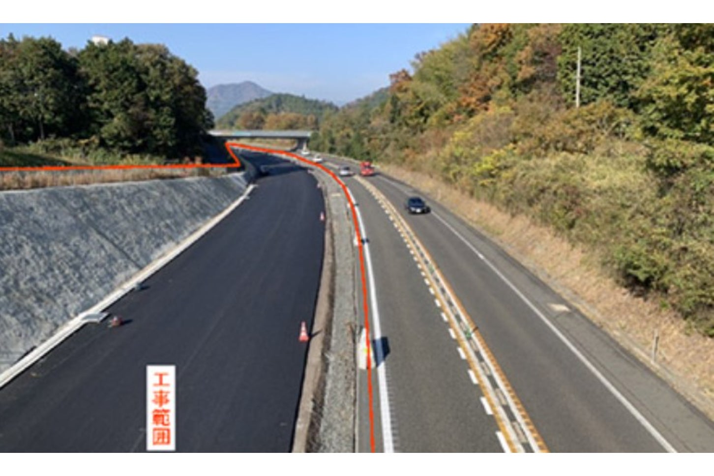 4車線化する際に正式な中央分離帯が誕生する。