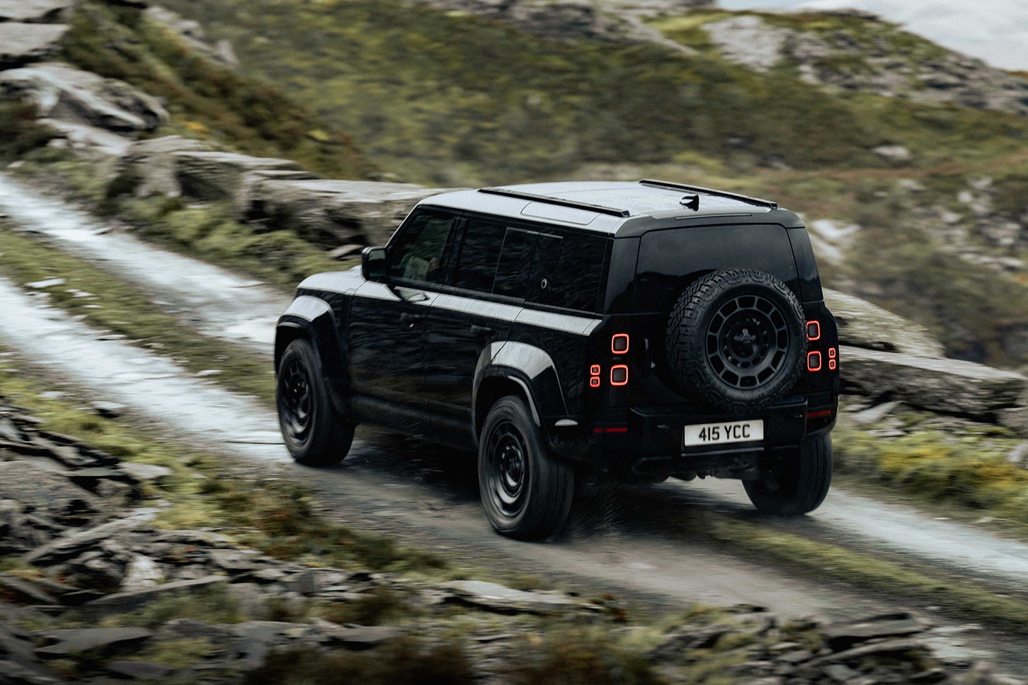 ランドローバー・ディフェンダー110オクタ ブラック|Land Rover Defender 110 Octa Black