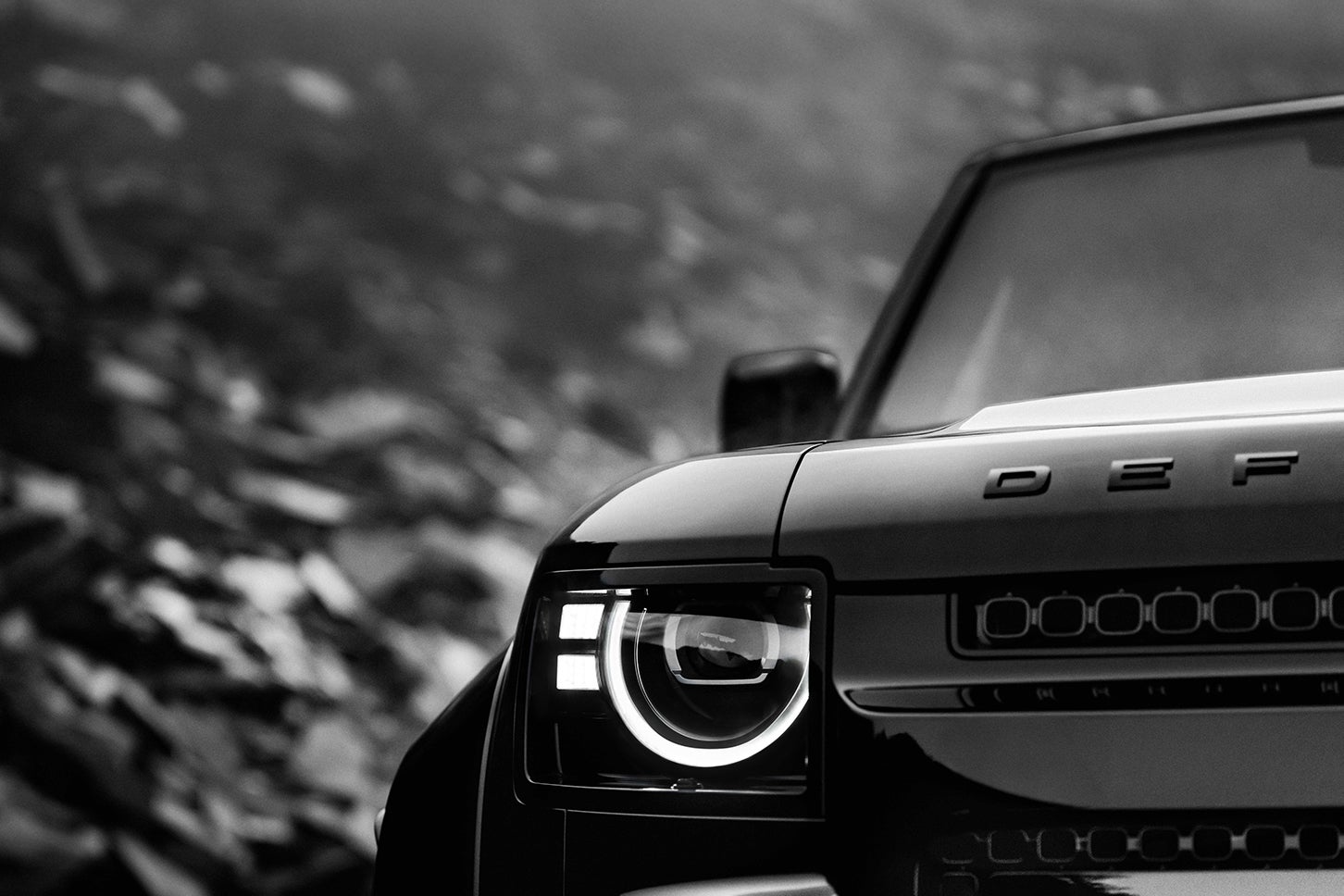 ランドローバー・ディフェンダー110オクタ ブラック｜Land Rover Defender 110 Octa Black