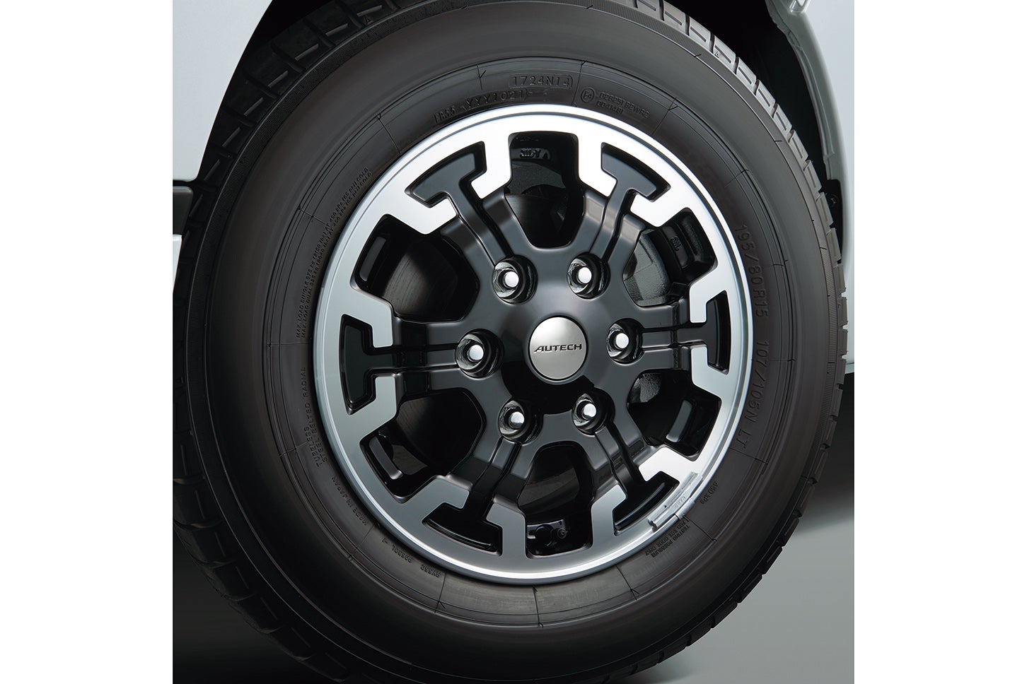 日産キャラバンAUTECH LINE