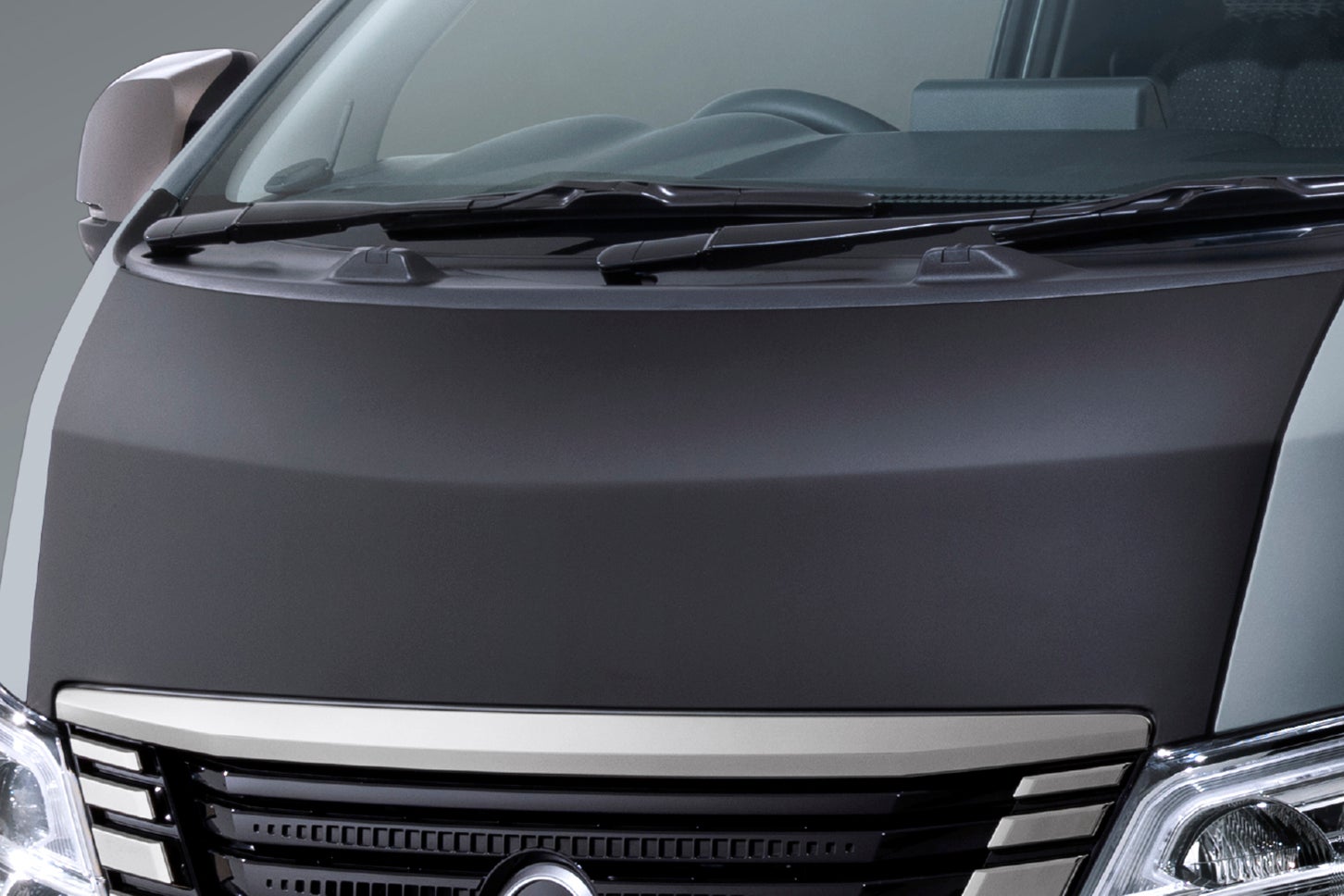 日産キャラバン「SOTOASOBIパッケージ」|プロテクションシールド・艶消しブラック