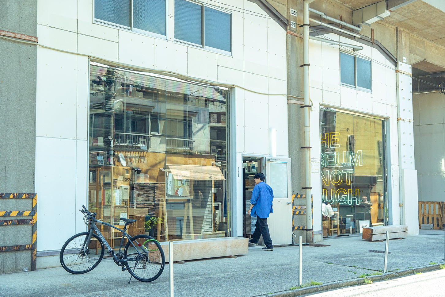 アートが吹き抜ける場所、「SKWAT KAMEARI ART CENTRE（SKAC）」へ━━連載｜CCGとクルマでどうする？＜第6回＞