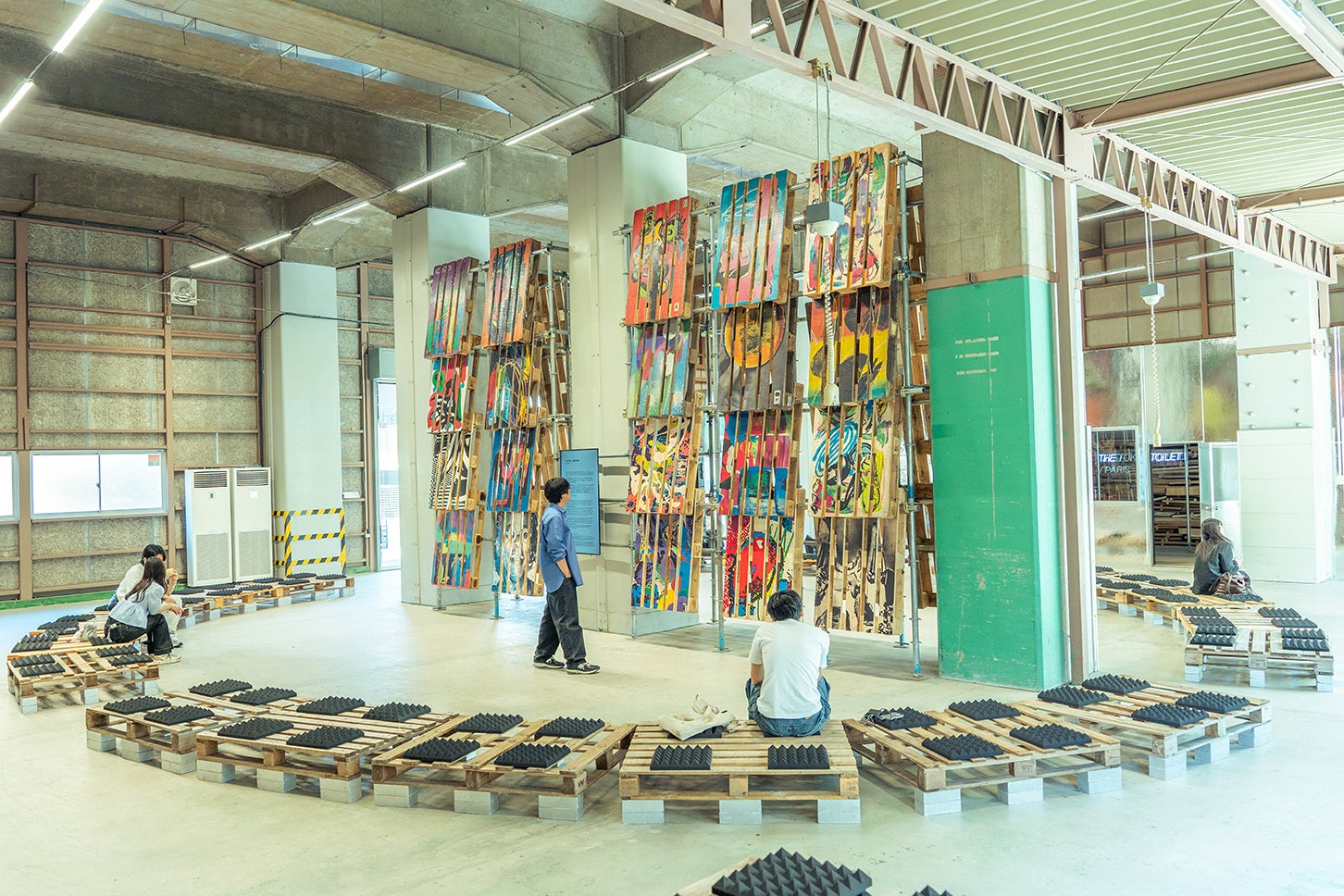アートが吹き抜ける場所、「SKWAT KAMEARI ART CENTRE（SKAC）」へ━━連載｜CCGとクルマでどうする？＜第6回＞