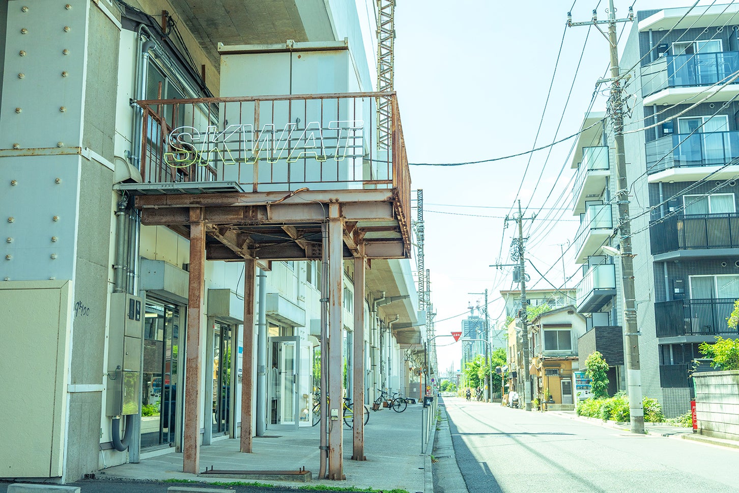アートが吹き抜ける場所、「SKWAT KAMEARI ART CENTRE（SKAC）」へ━━連載｜CCGとクルマでどうする？＜第6回＞