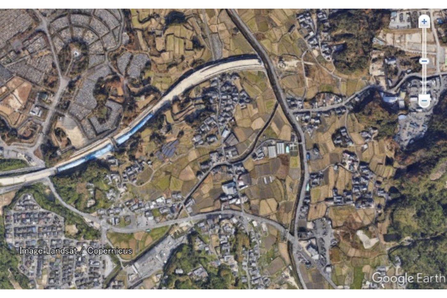 断片的に工事が進んでいる清滝生駒道路。