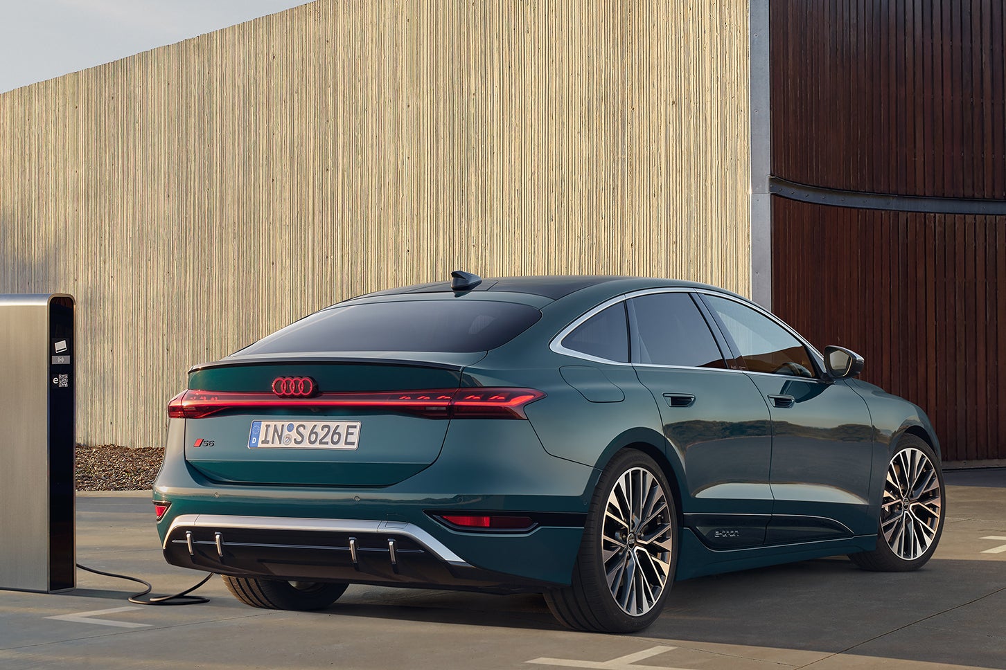 アウディS6スポーツバックe-tron｜Audi S6 Sportback e-tron