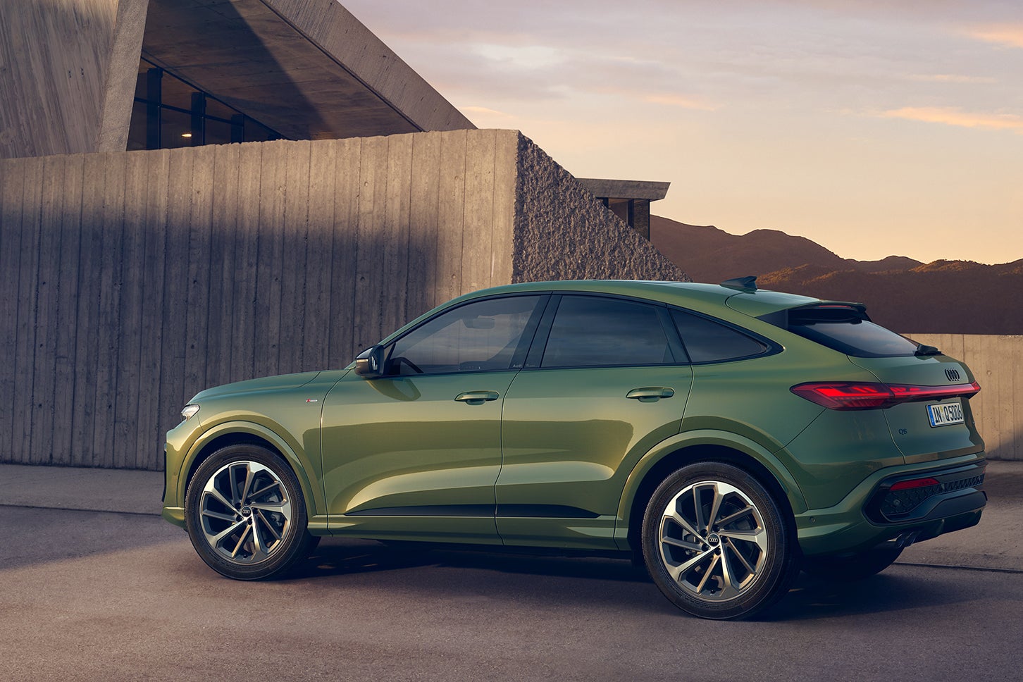アウディQ5スポーツバック｜Audi Q5 Sportback