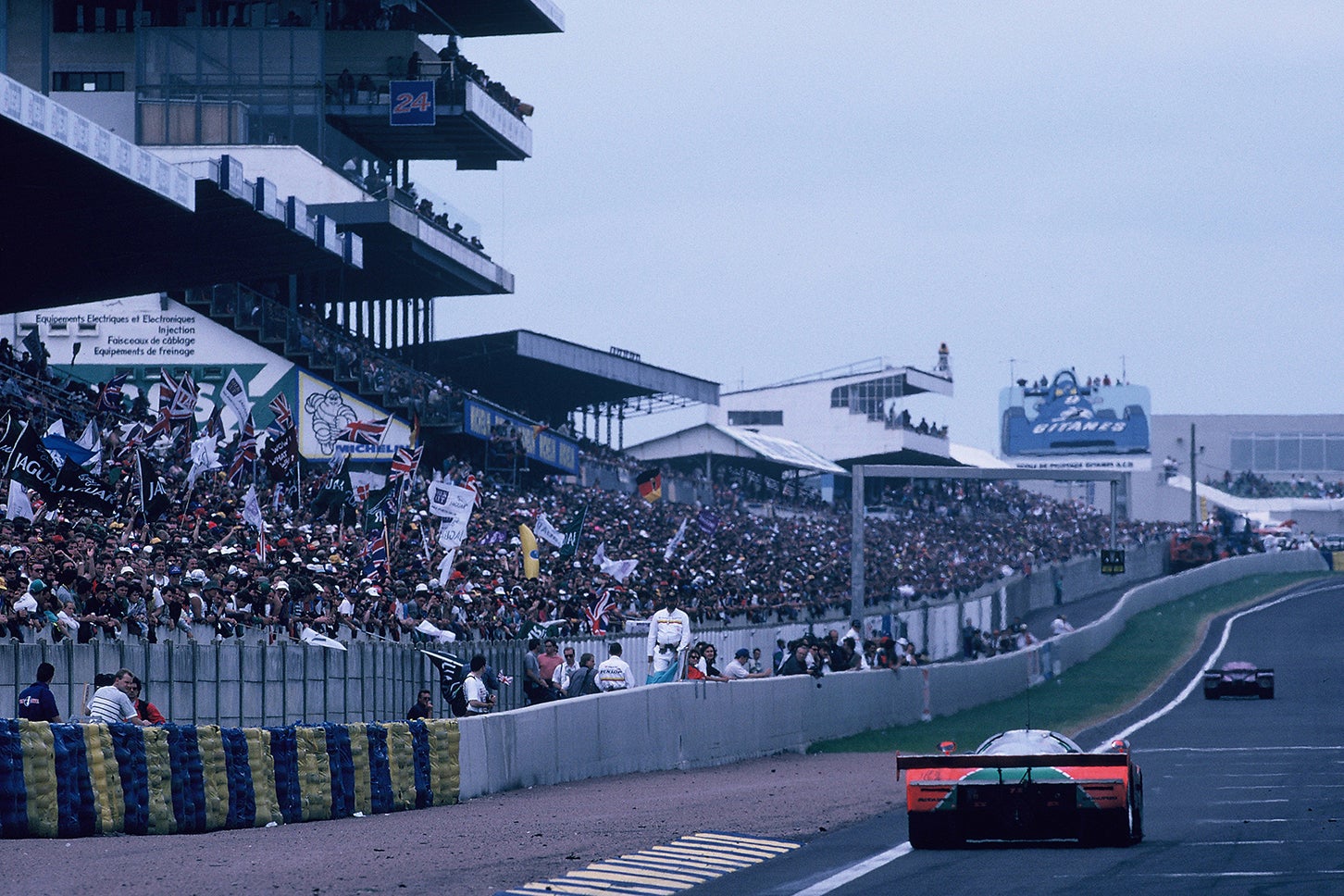 1991年のル・マン24時間耐久レースで日本車初の総合優勝を飾ったマツダ787B
