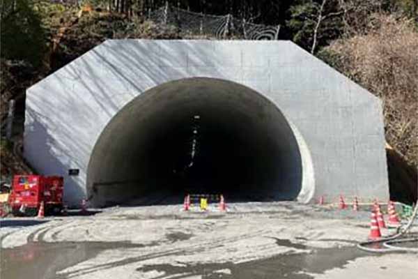 大滝トンネルの秩父側坑口の様子。