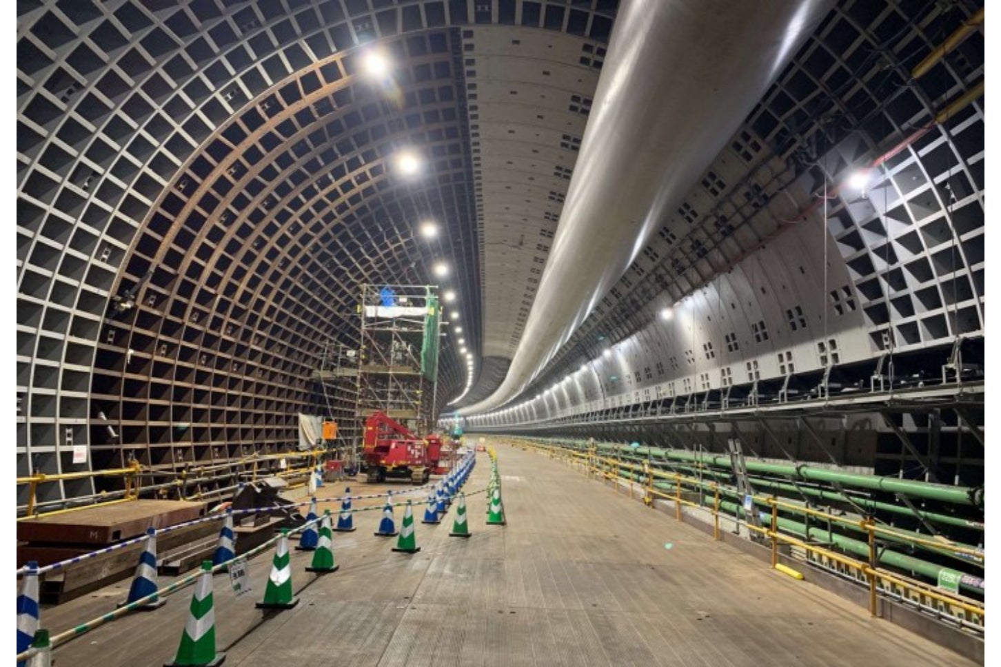 トンネルの建設工事が続く外環道の東名JCT。