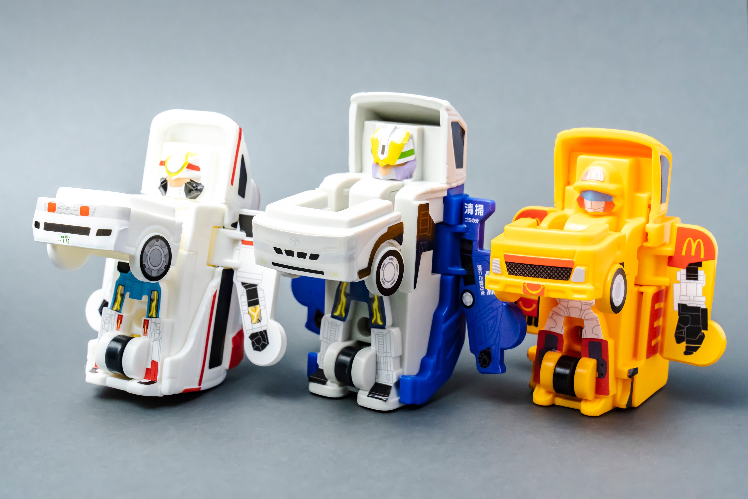 第2弾の乗り物が変形してロボットになった様子。