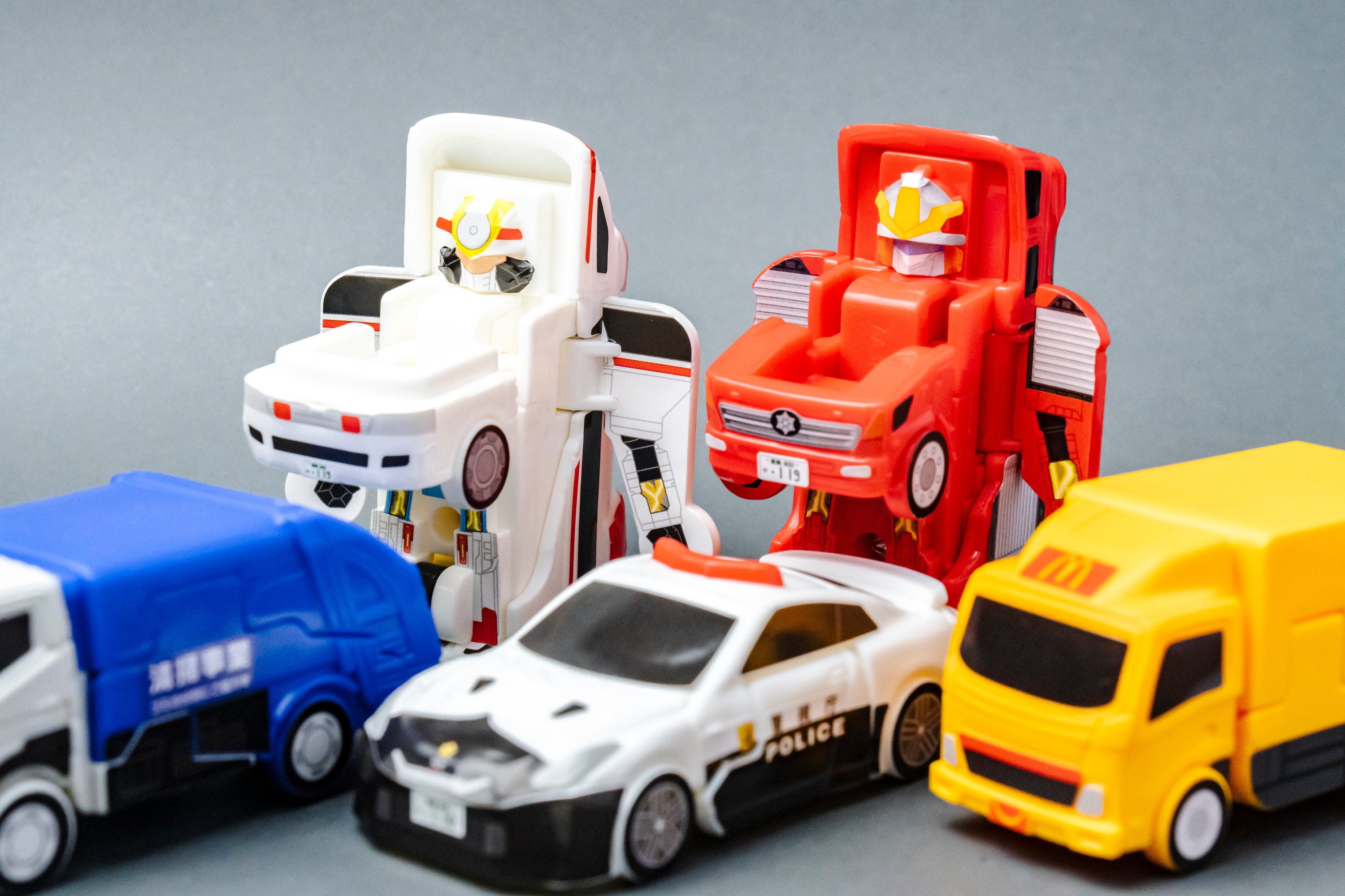 ハッピーセット「特装合体ロボ ジョブレイバー」のラインナップ。