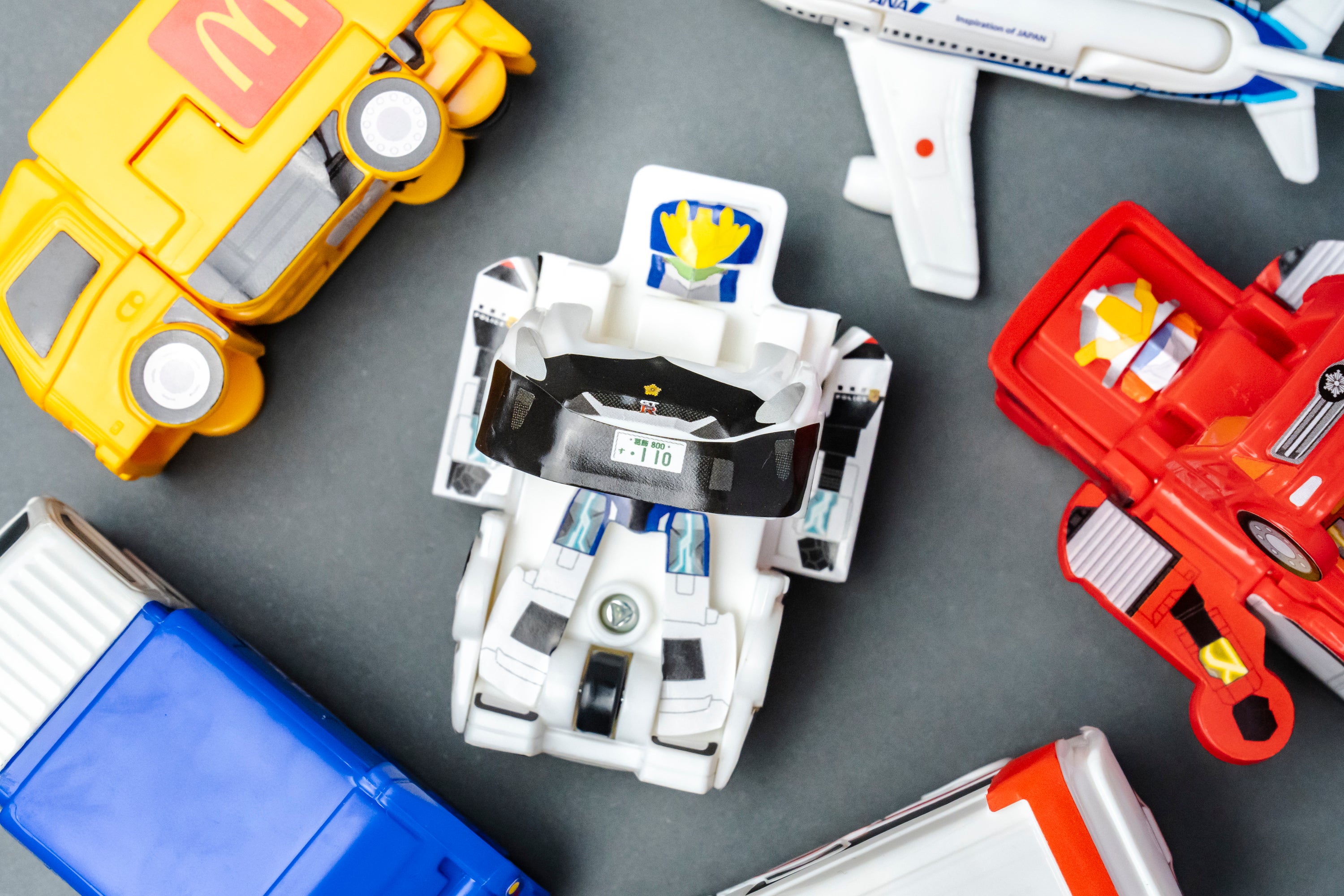 ハッピーセット「特装合体ロボ ジョブレイバー」のアイキャッチ。