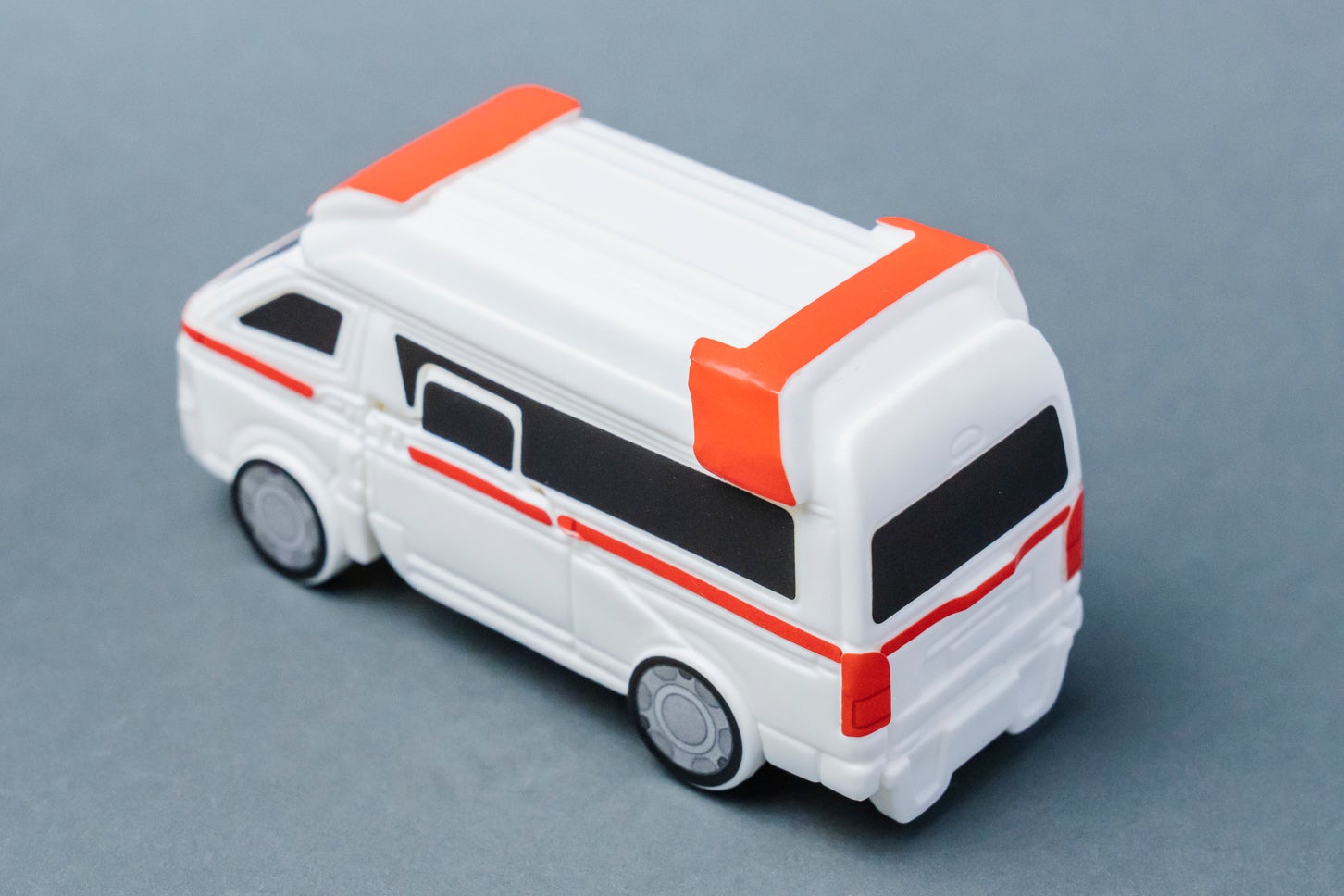 ハッピーセット「特装合体ロボ ジョブレイバー」メディブレイバー トヨタ・ハイメディック救急車。