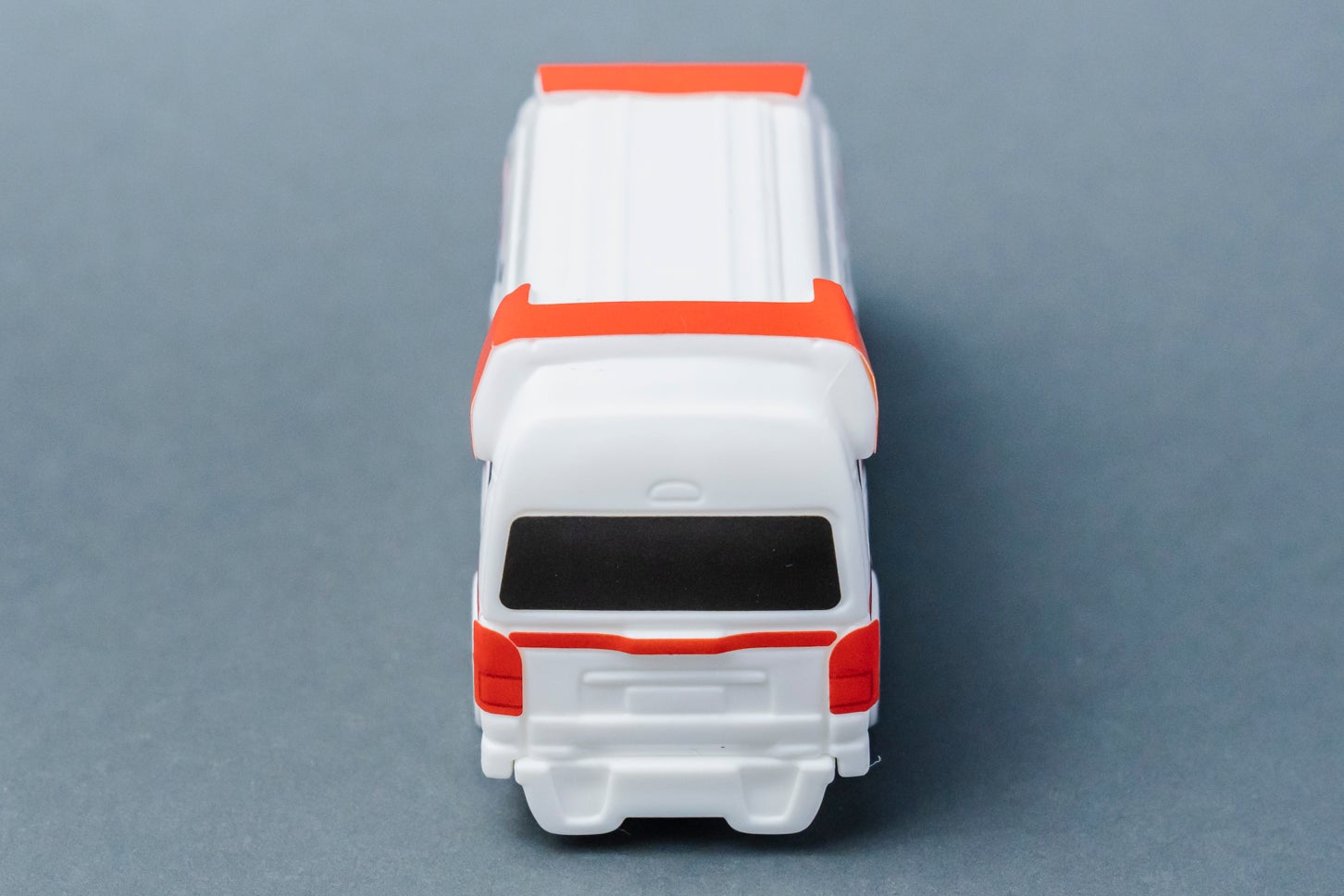 ハッピーセット「特装合体ロボ ジョブレイバー」メディブレイバー トヨタ・ハイメディック救急車。