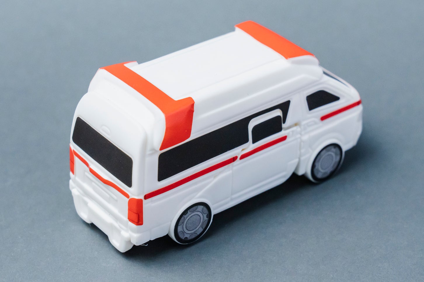 ハッピーセット「特装合体ロボ ジョブレイバー」メディブレイバー トヨタ・ハイメディック救急車。