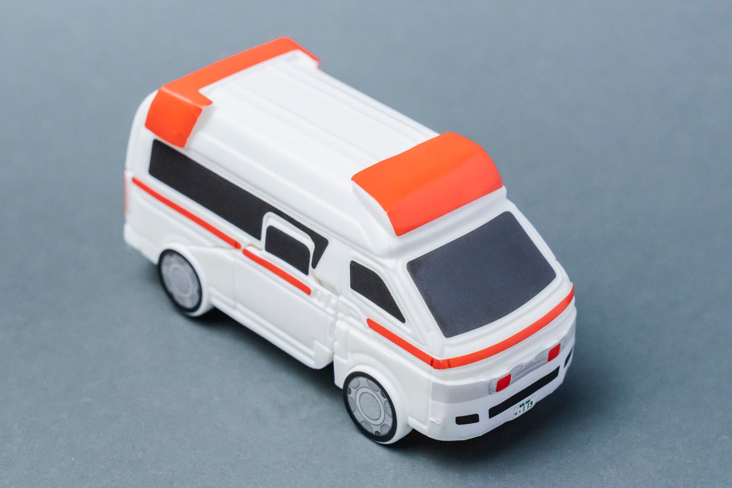 ハッピーセット「特装合体ロボ ジョブレイバー」メディブレイバー トヨタ・ハイメディック救急車。