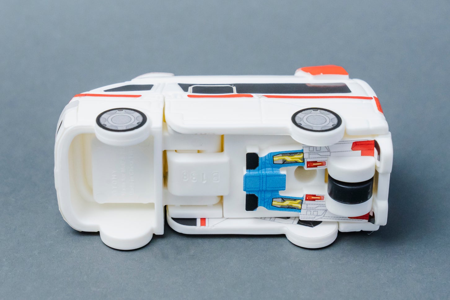 ハッピーセット「特装合体ロボ ジョブレイバー」メディブレイバー トヨタ・ハイメディック救急車。