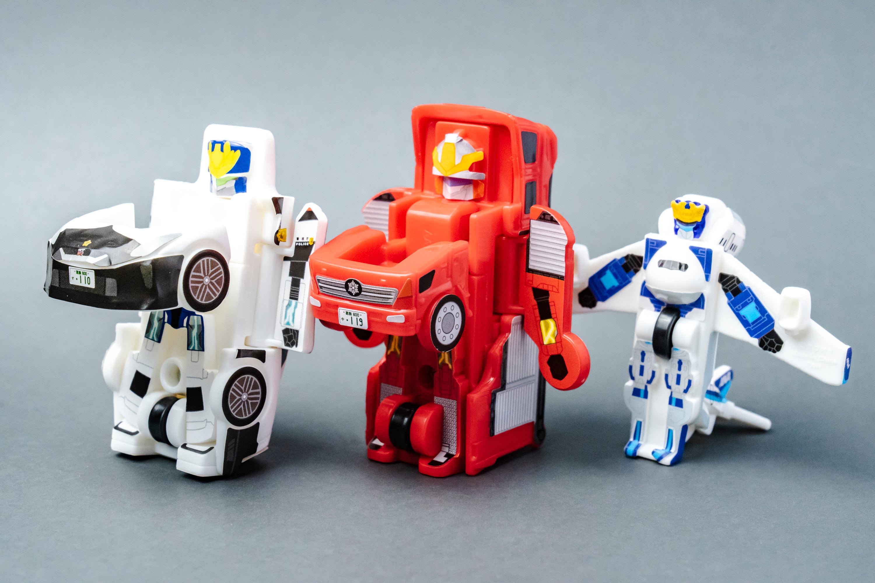 第1弾の乗り物が変形してロボットになった様子。