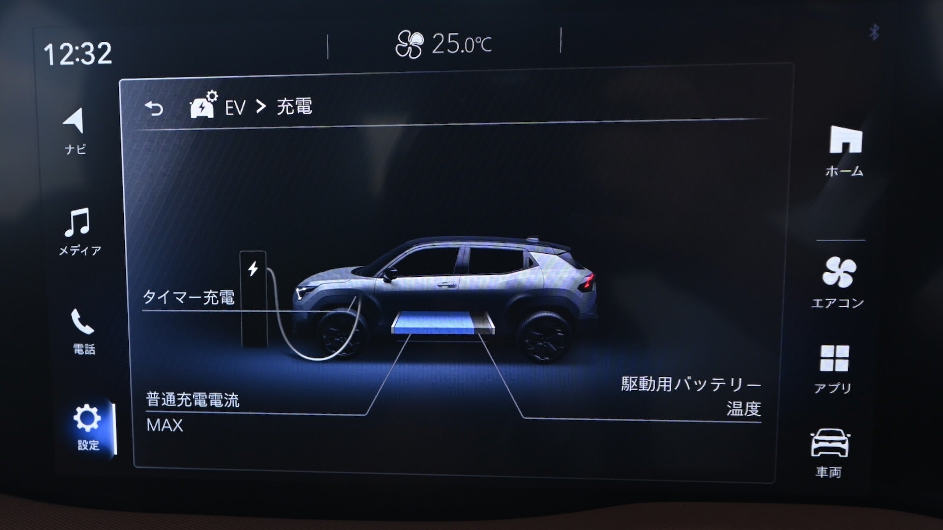 eビターラのセンターディスプレイ画面。車両→設定モードで、回生ブーストのレベルを調整するところ。