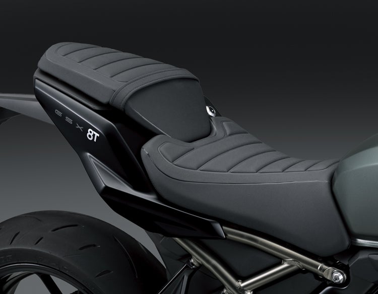 新型GSX-8Tのタック&ロールシート