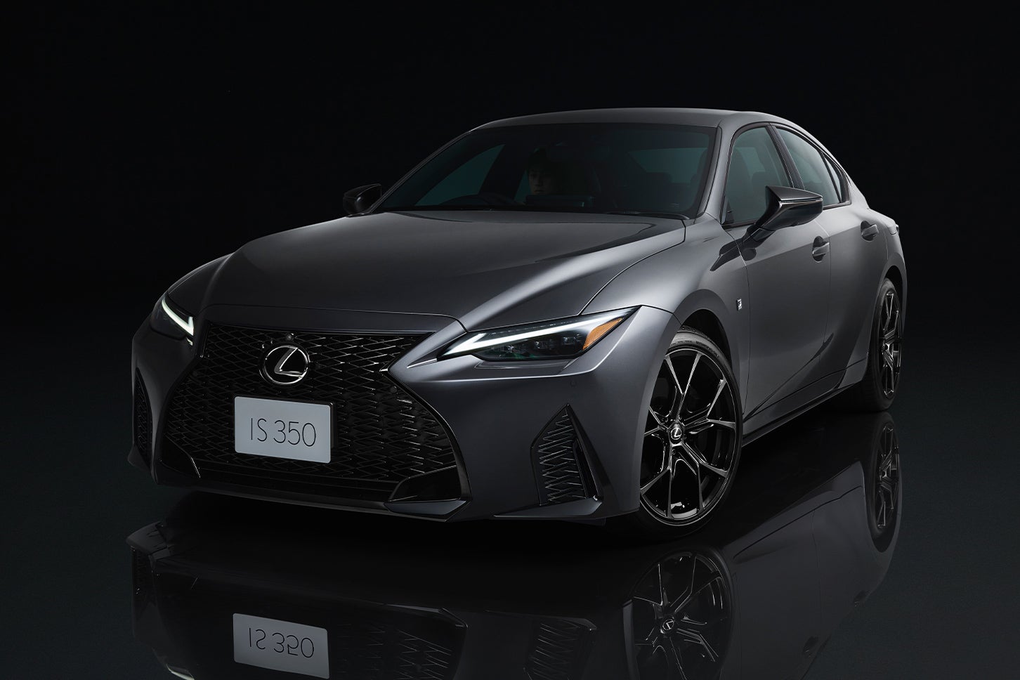 IS350 特別仕様車“F SPORT Mode Black Ⅳ”（ソニッククロム）