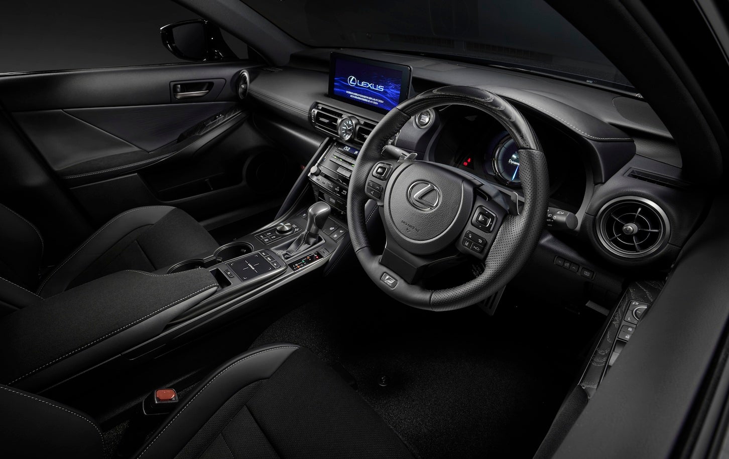 “F SPORT Mode Black IV”コックピット ※写真はレクサス IS300