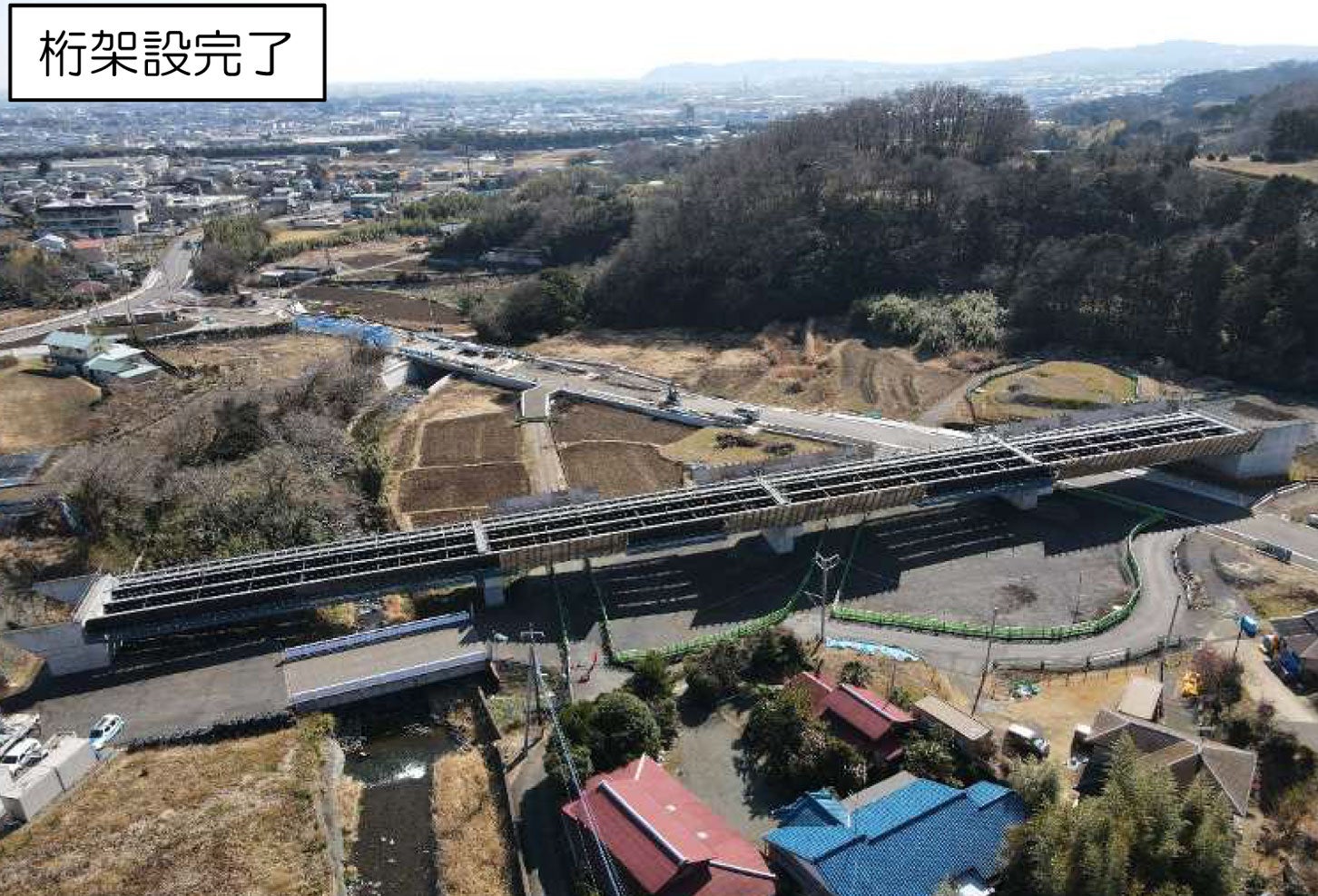 厚木秦野道路 鈴川橋上部工事の様子。