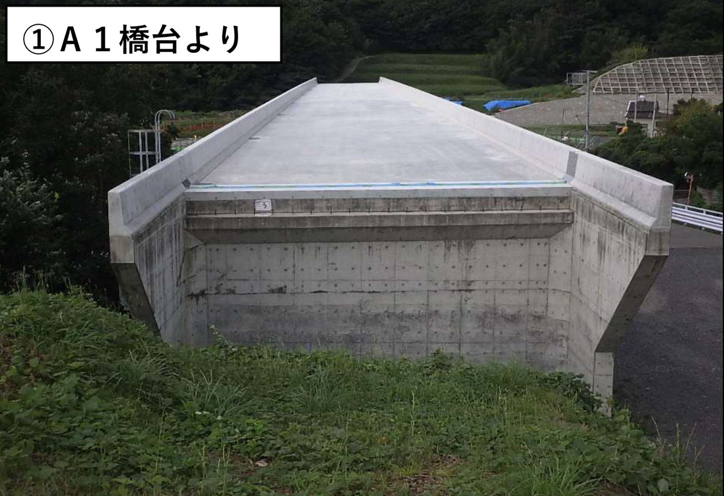 厚木秦野道路 鈴川橋床版工事の様子。