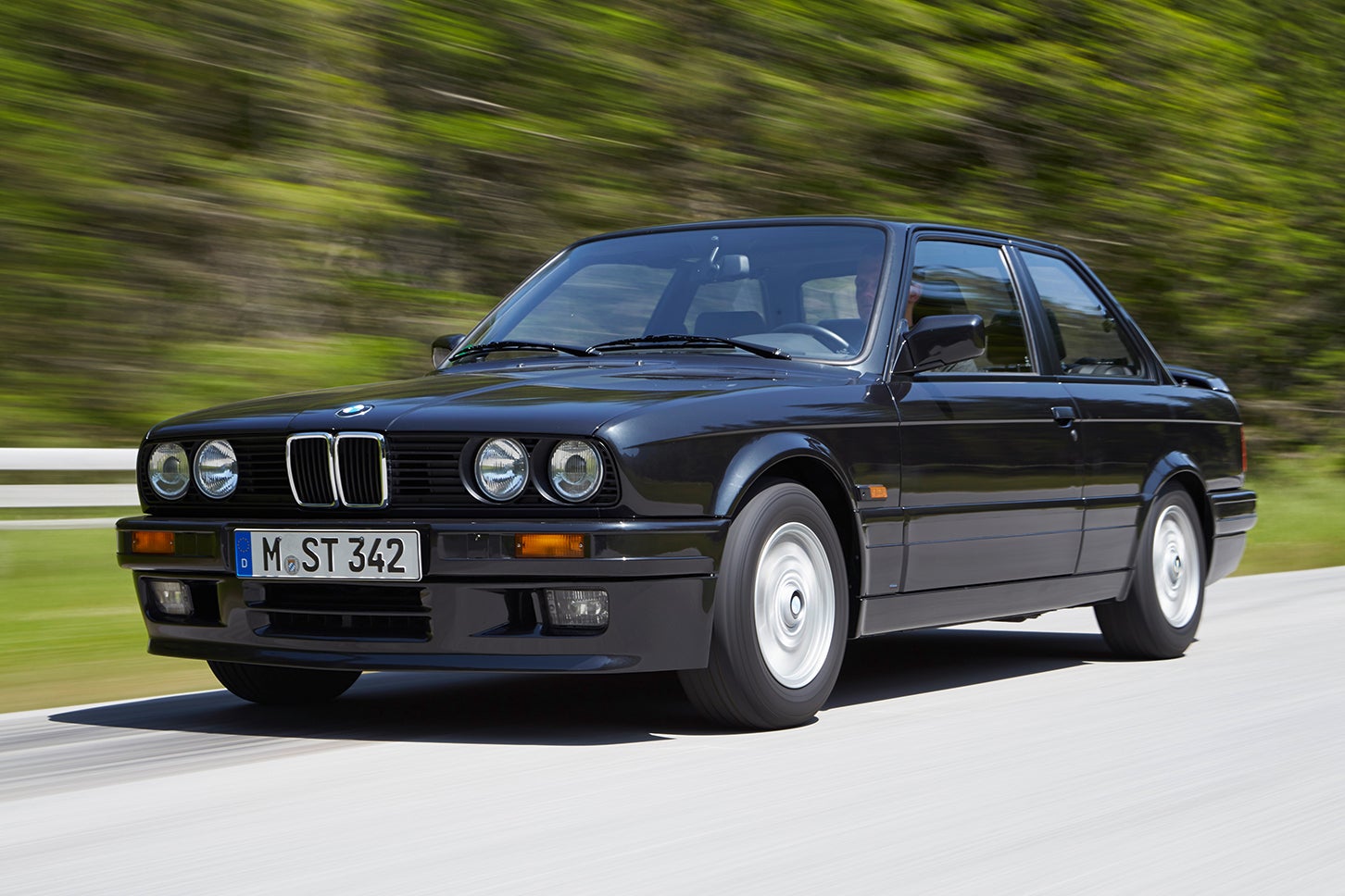 ビー・エム・ダブリュー 3シリーズ（2代目 E30系）｜BMW 3 Series