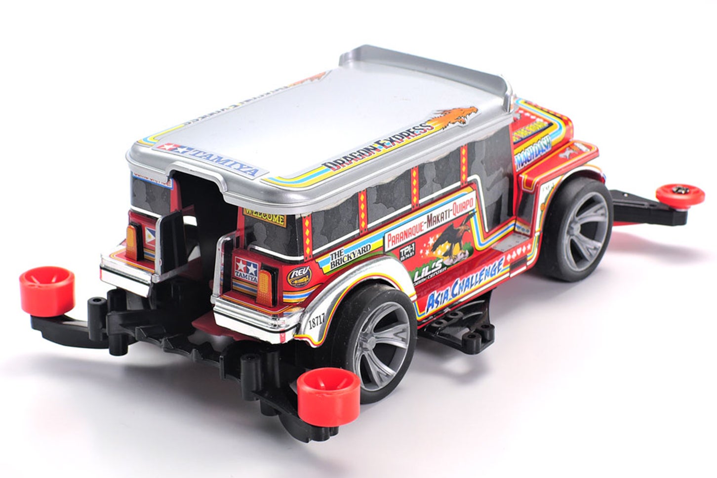 乗降口のついた車体後部のデザインは乗り合いバスならでは。マーキングや窓はステッカーで表現して、乗客でにぎわう車内の様子が伝わる。