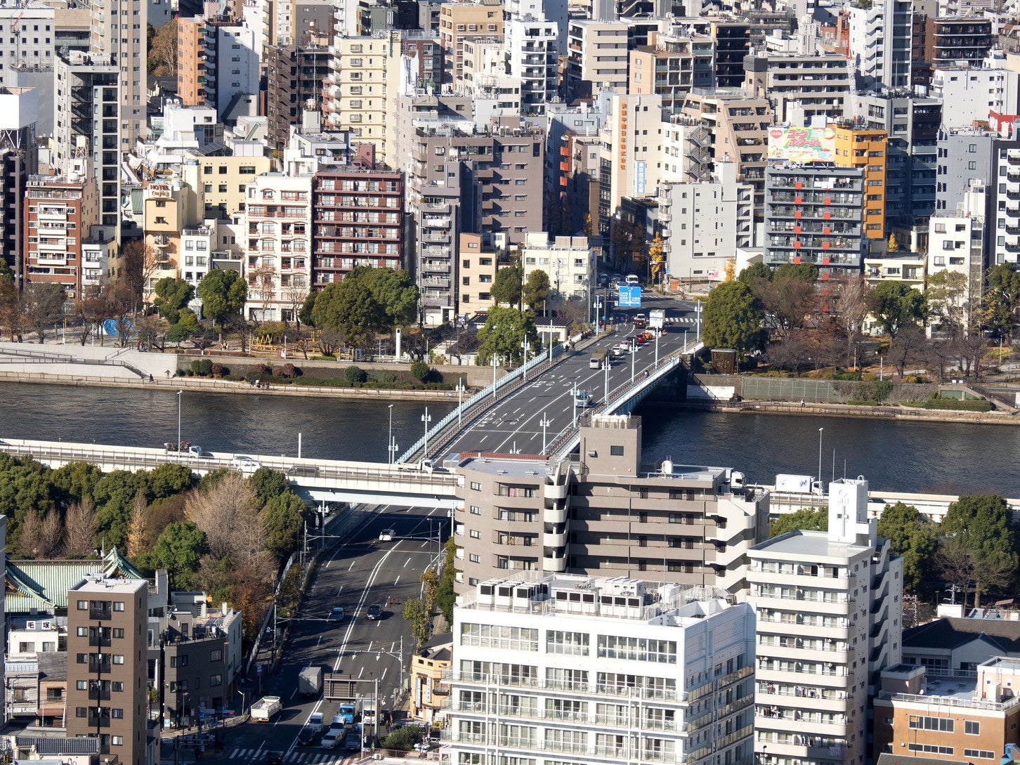 隅田川を渡る言問橋も環状第3号線の一部。　(c)moonrise – stock.adobe.com