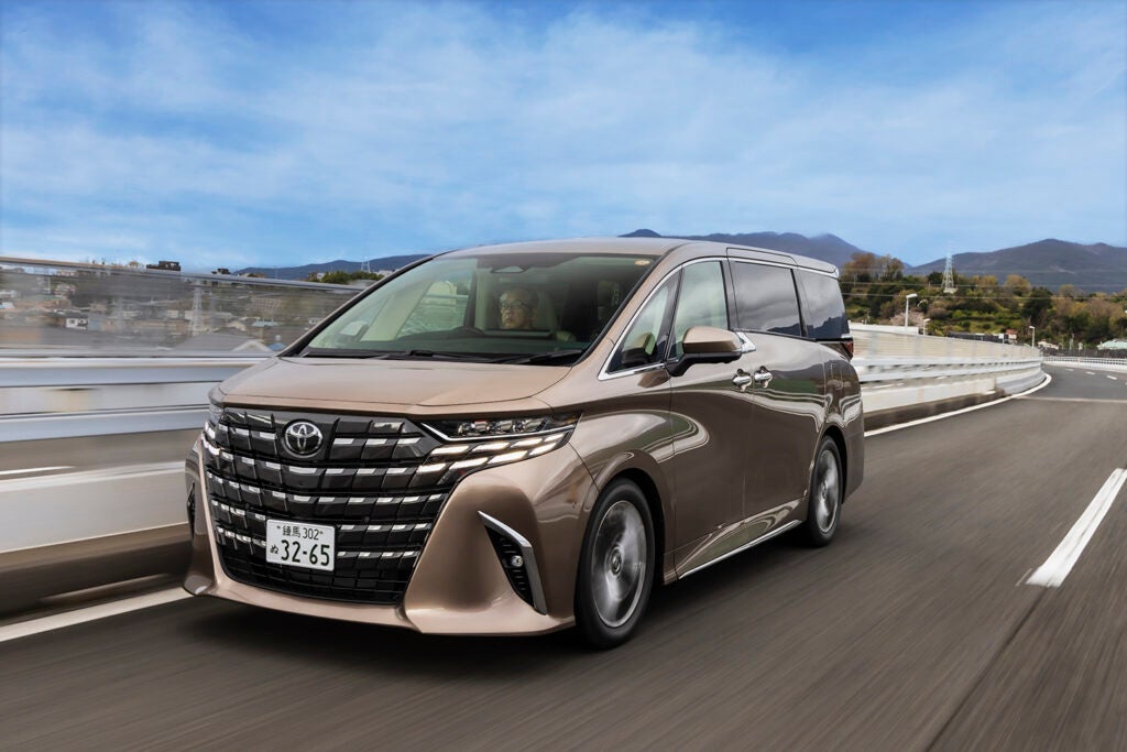 20250820-toyota-alphard-01-