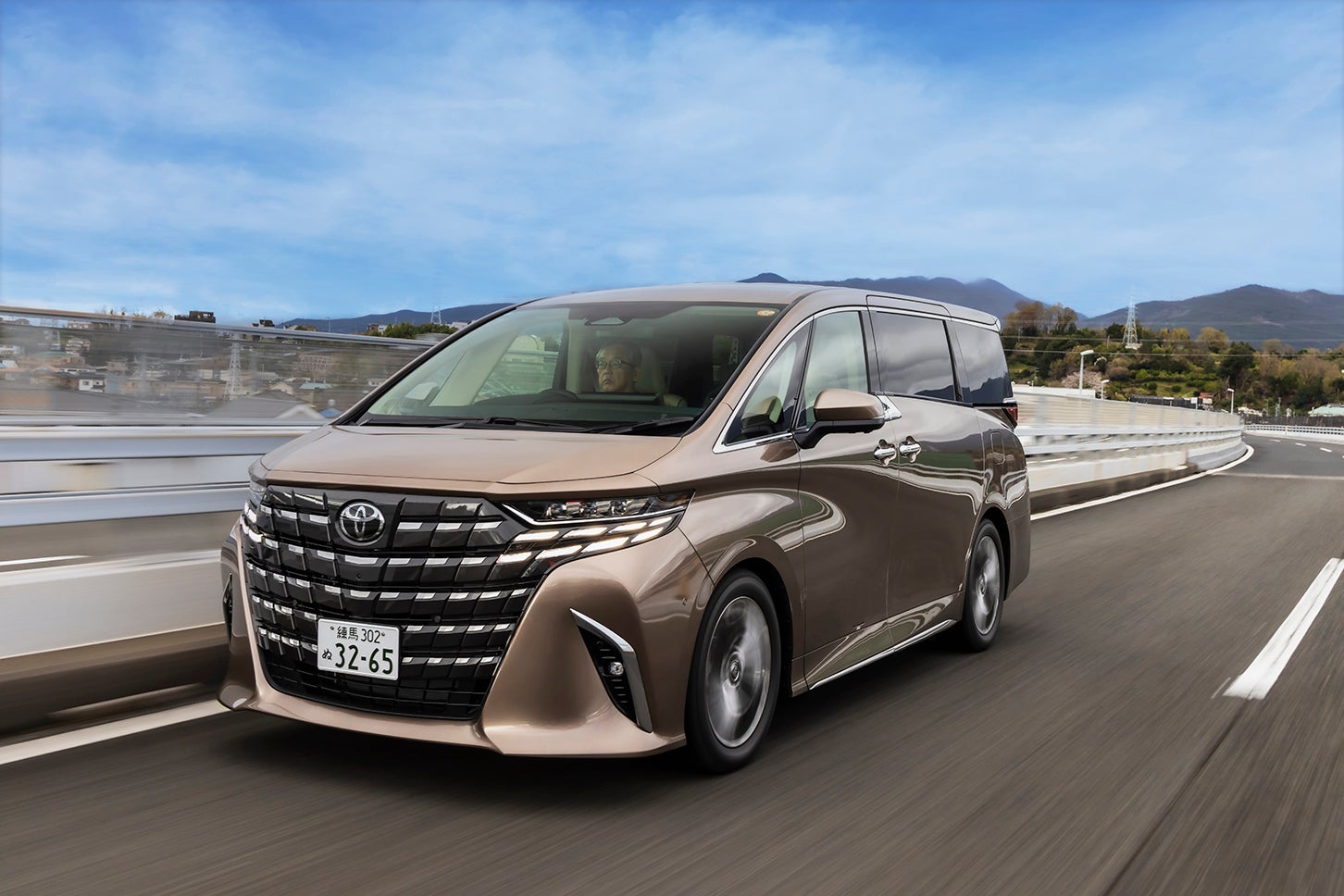 トヨタ アルファード エグゼクティブラウンジ（プラグインハイブリッド）｜Toyota Alphard Executive Lounge（PHEV）