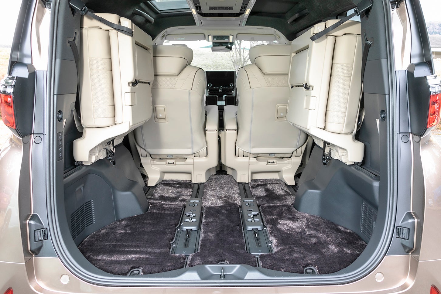 トヨタ アルファード エグゼクティブラウンジ（プラグインハイブリッド）｜Toyota Alphard Executive Lounge（PHEV）