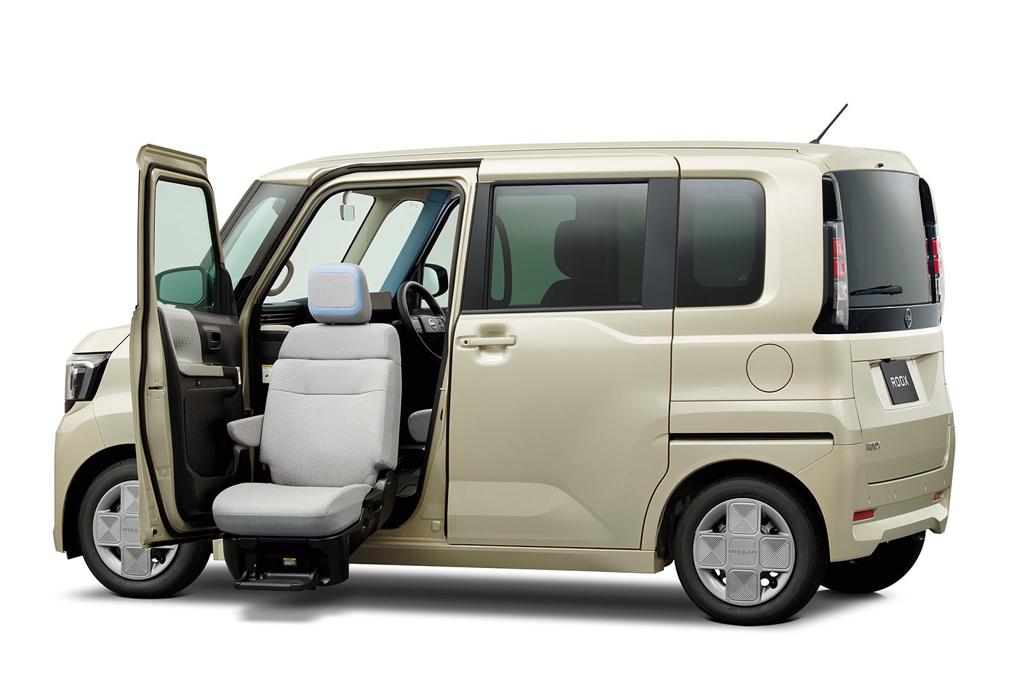 日産ルークス「助手席スライドアップシート」